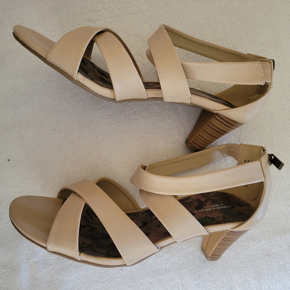 cloudwalkers by avenue Lara sandal with heel, beige, like new pre-owned size 10W